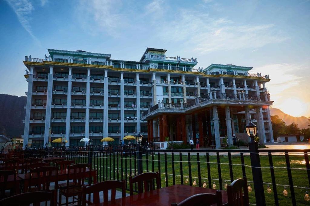 Thavisouk Riverside Hotel Vang Vieng Zewnętrze zdjęcie